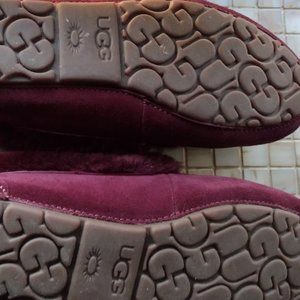 Ugg Dakota Spill Seam slippers